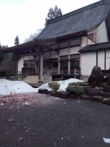 Read more about the article 【穴水町 お寺】瓦解による応急処置依頼先捜索確保